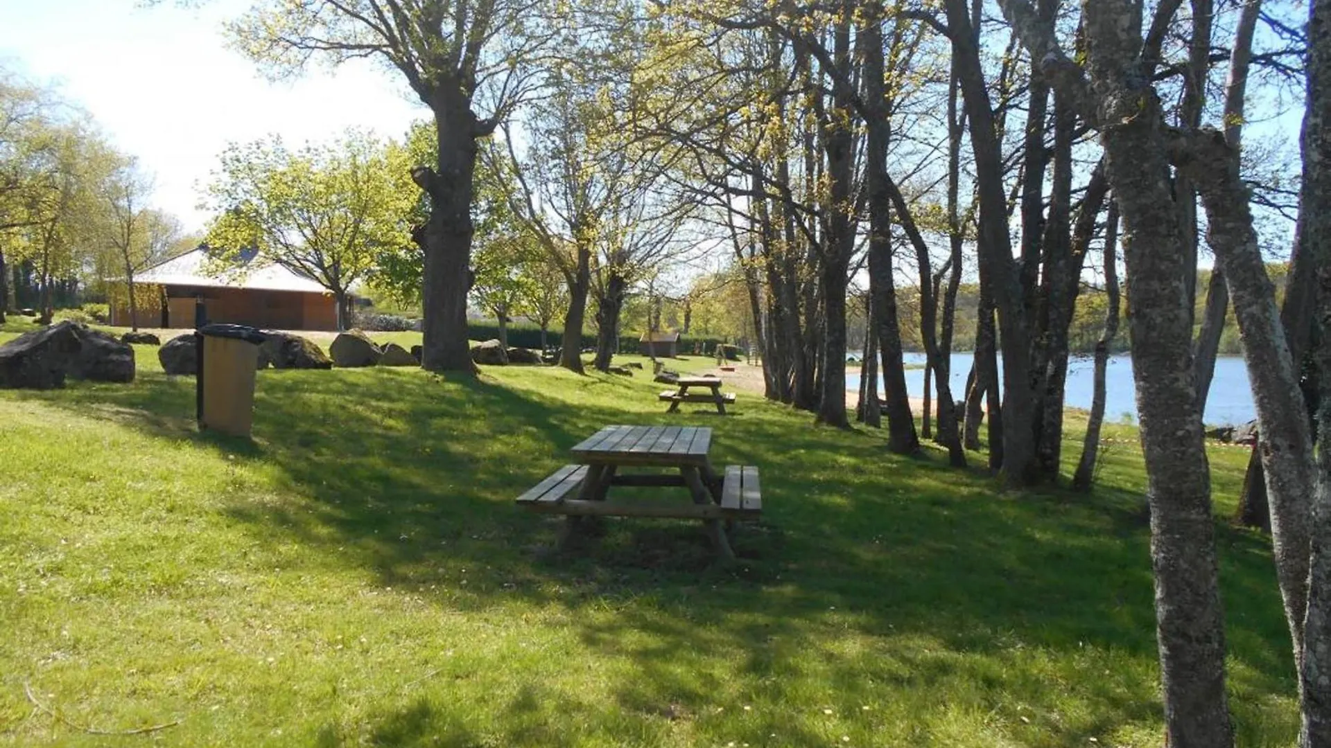Chalets Independants En Camping 2 Etoiles Avec Terrasse - Ideal Famille, Activites Et Jeux Pour Enfants - Fr-1-489-405 Treignat