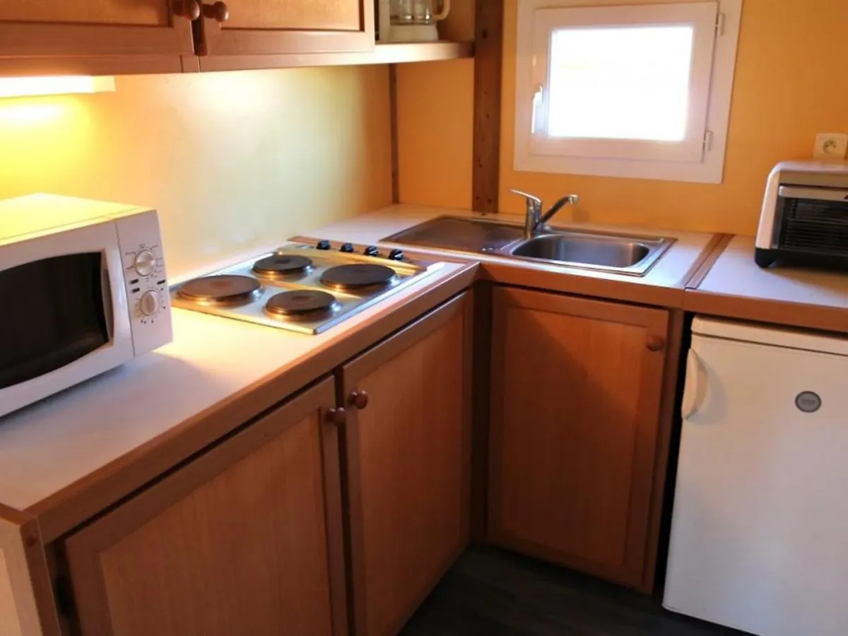 Chalets Independants En Camping 2 Etoiles Avec Terrasse - Ideal Famille, Activites Et Jeux Pour Enfants - Fr-1-489-405 Treignat 0*,  France