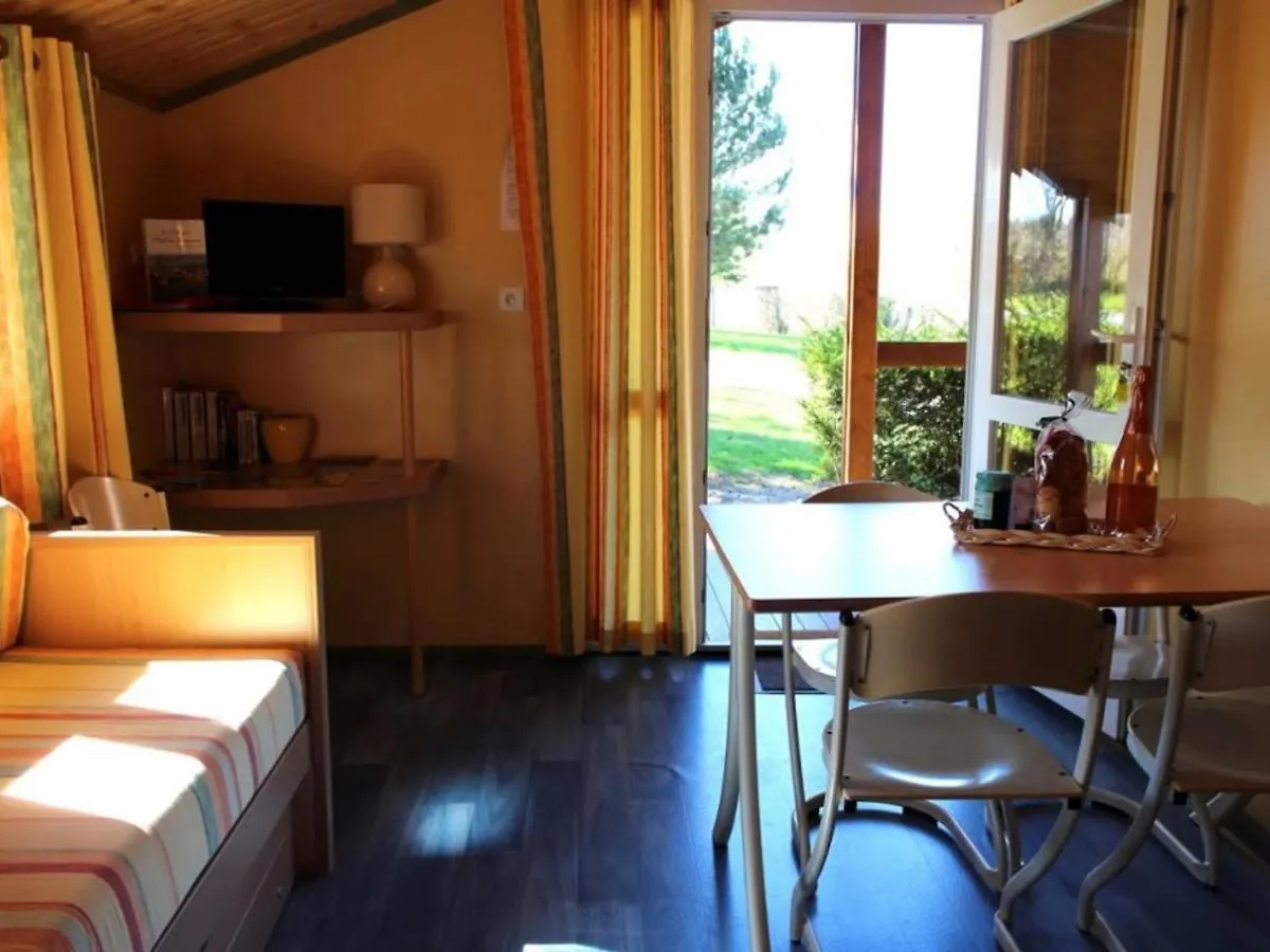 Chalets Independants En Camping 2 Etoiles Avec Terrasse - Ideal Famille, Activites Et Jeux Pour Enfants - Fr-1-489-405 Treignat Holiday home